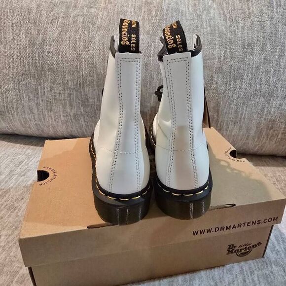 1460 W DR. MARTENS WHITE LACE UP AIRWAIR BOOTS - SZ. 8 "OUT OF STOCK" - Picture 3 of 8